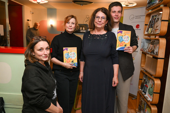 FOTO: Daniel Krejčík s Jitkou Čvančarovou na křtu knihy Rozverné básničky.