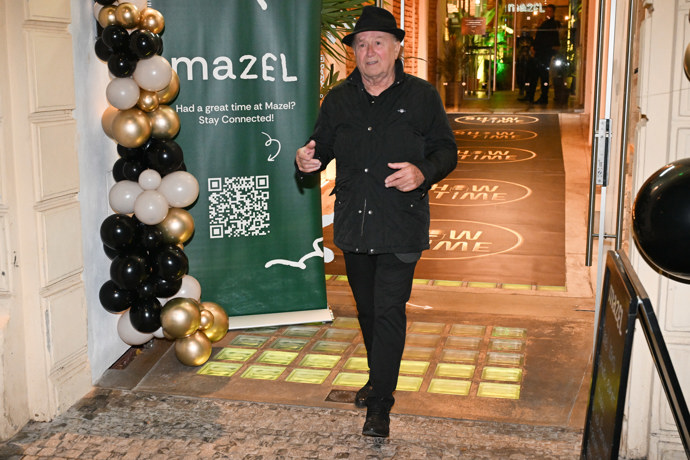 FOTO: Petr Janda při odchodu z večírku. – stránka 53