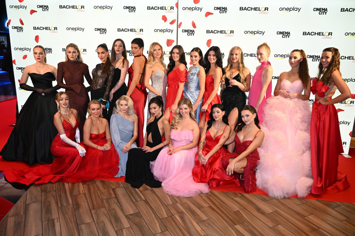 FOTO: Účastnice Bachelora. – stránka 111