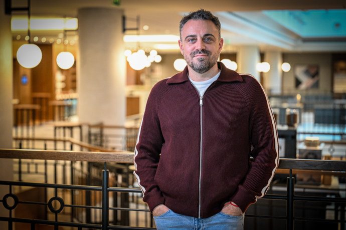 FOTO: Britský spisovatel Robert Bryndza představil v Praze svou novou knihu. – stránka 6