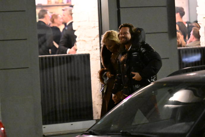 FOTO: Manželé se dobře bavili. – stránka 4