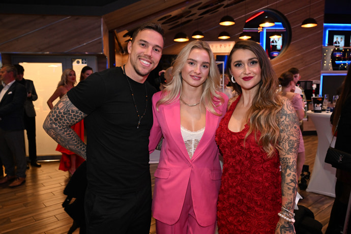 FOTO: Influenceři na promítání Bachelora. – stránka 105