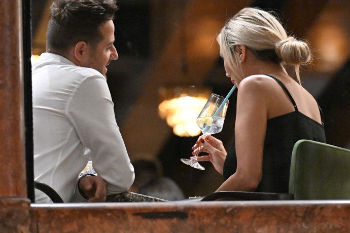 FOTO: Bobina s přítelem popíjeli. – stránka 86