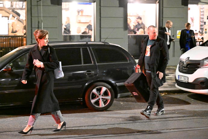 FOTO: Jakub Prachař a Sara Sandeva na odchodu z párty. – stránka 1