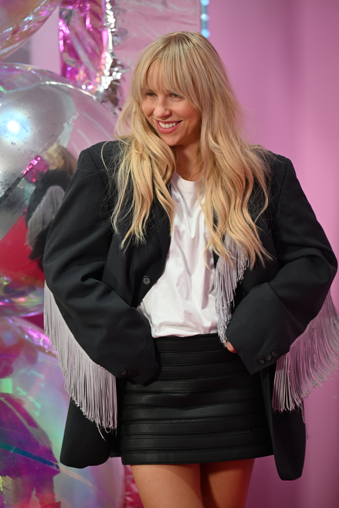 FOTO: Roztomilá Mariana Prachařová. – stránka 17