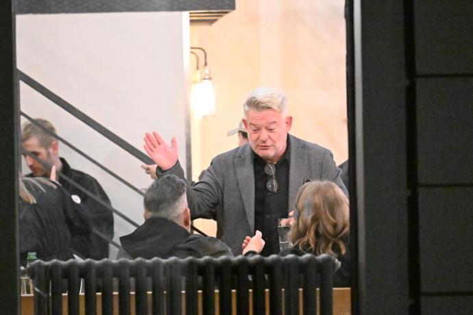 FOTO: Aleš Háma pravděpodobně obhajoval své vtipy. – stránka 4