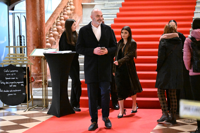 FOTO: René Decastelo s dcerou. – stránka 5