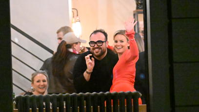 FOTO: Patricie Solaříková v obležení přátel.