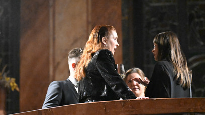 FOTO: Denisa Nesvačilová si povídala s kolegy.