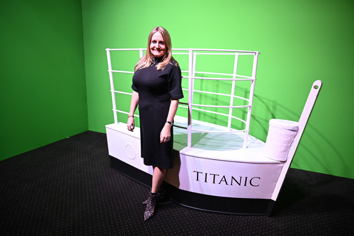 FOTO: Regina Řandová na výstavě. – stránka 28