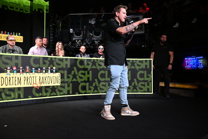 FOTO: Tadeáš Veselý na tiskové konferenci Clash 14. – stránka 24