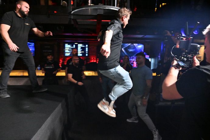 FOTO: Tadeáš Veselý si vyhlédl Samira pod pódiem. – stránka 22