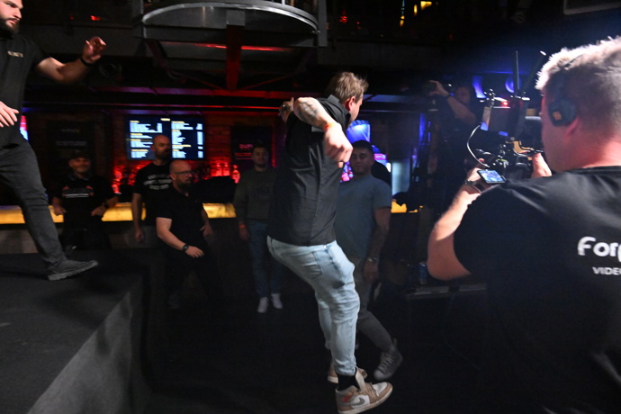 FOTO: Veselý obviňoval Samira, že odmítl zápas. – stránka 21