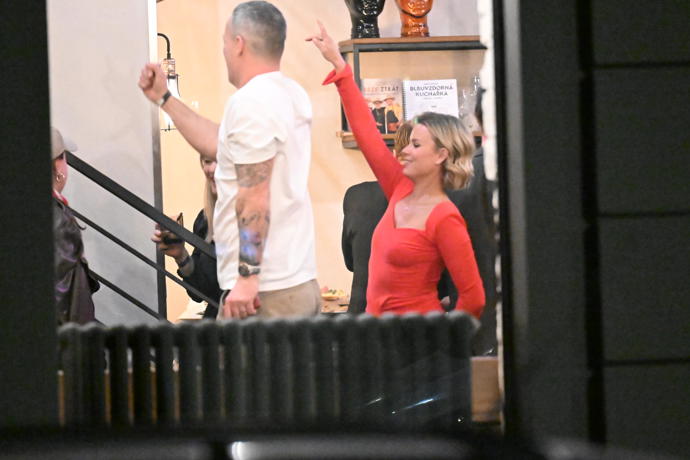 FOTO: Herečka ukázala, že po rozchodu rozhodně nesedí v koutě. – stránka 55