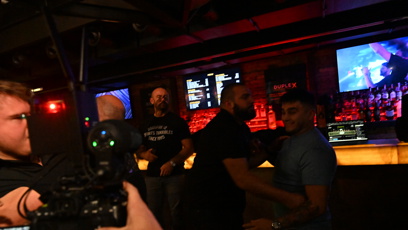 FOTO: Skok z pódia odstartoval naprostý chaos.