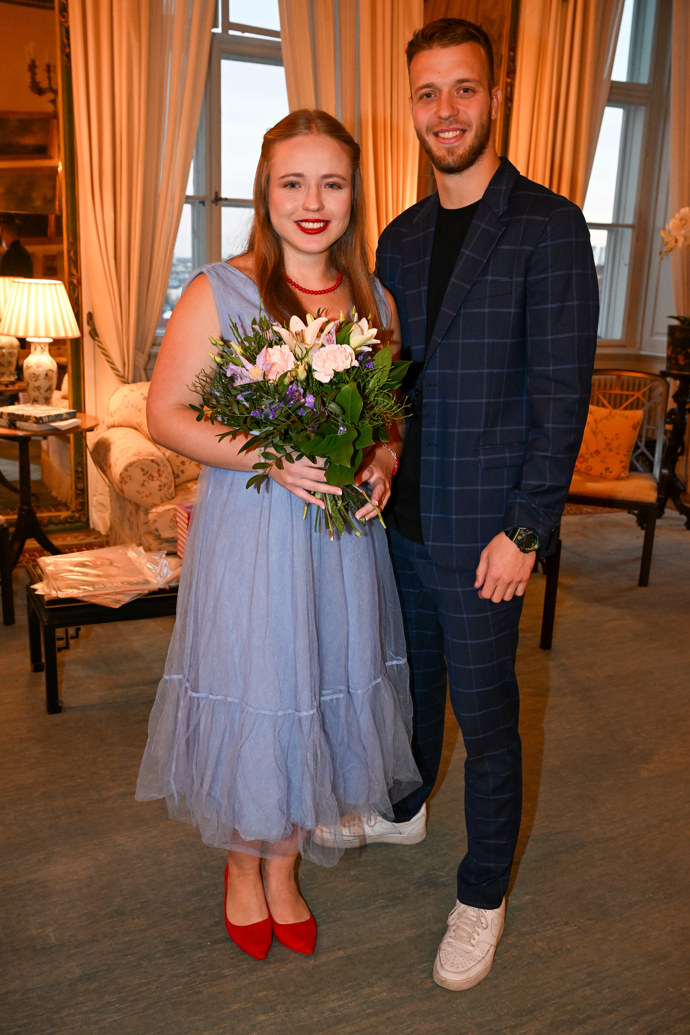 FOTO: Martina Ptáčková se svým mladším bratrem. – stránka 14