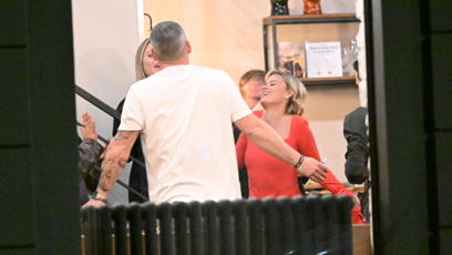 FOTO: Patricie Solaříková v obležení přátel.