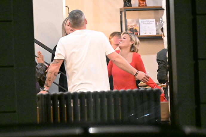 FOTO: Patricie Solaříková v obležení přátel. – stránka 46