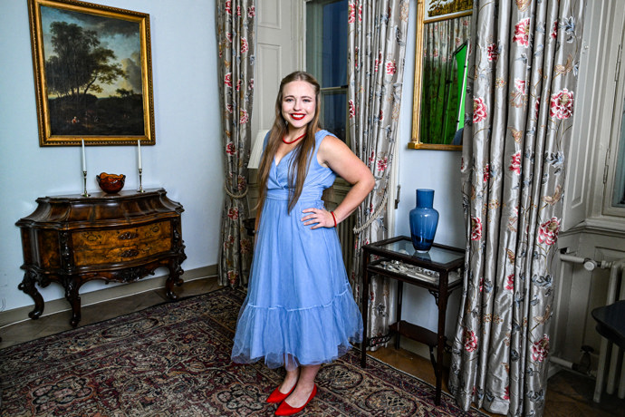 FOTO: Martina Ptáčková na britském velvyslanectví. – stránka 9