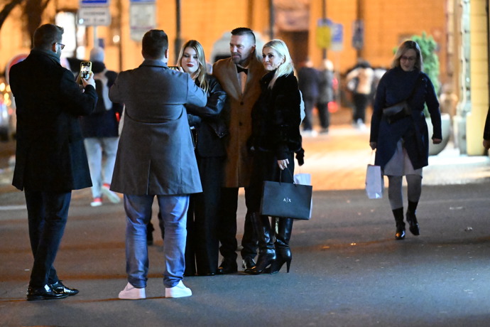 FOTO: Tomáš Řepka po premiéře zamířil na afterparty do baru. – stránka 81