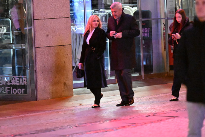 FOTO: Kateřina Kristelová dorazila za ním. – stránka 78