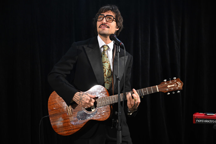 FOTO: Jordan Haj zazpíval na YVS akci. – stránka 7