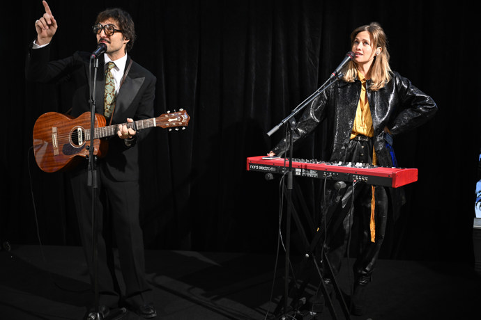 FOTO: Jordan Haj zpíval po boku své ženy Emmy Smetany. – stránka 6