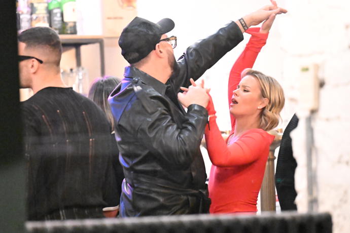 FOTO: Solaříková ve společnosti přátel zářila štěstím. – stránka 16