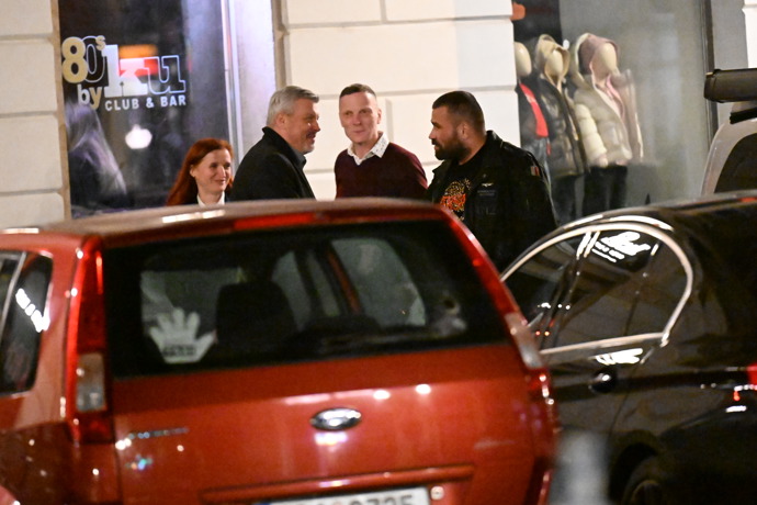 FOTO: Karlos Vémola nesměl chybět. – stránka 72