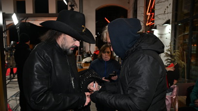 FOTO: Podpisáři nechybí ani na Slavících.