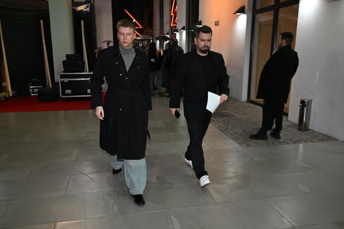 FOTO: Adam Mišík se nemusel bát. Doprovázel ho totiž nekompromisní PR manažer Daniel Maršalík. – stránka 5