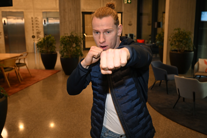 FOTO: Pavel Tóth nemá moc podpory od fanoušků Oktagonu. – stránka 10