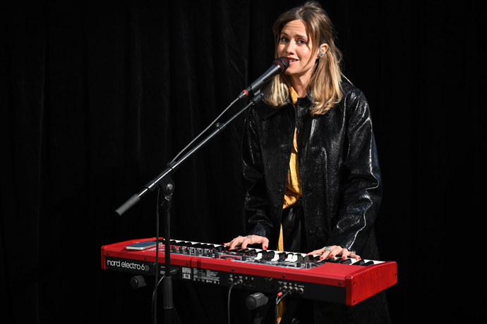 FOTO: Emma Smetana zazpívala. – stránka 23