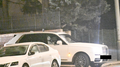 FOTO: Leoš Mareš ve svém luxusním autě.