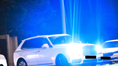 FOTO: Leoš Mareš ve svém luxusním autě.