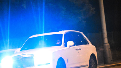 FOTO: Leoš Mareš ve svém luxusním autě.