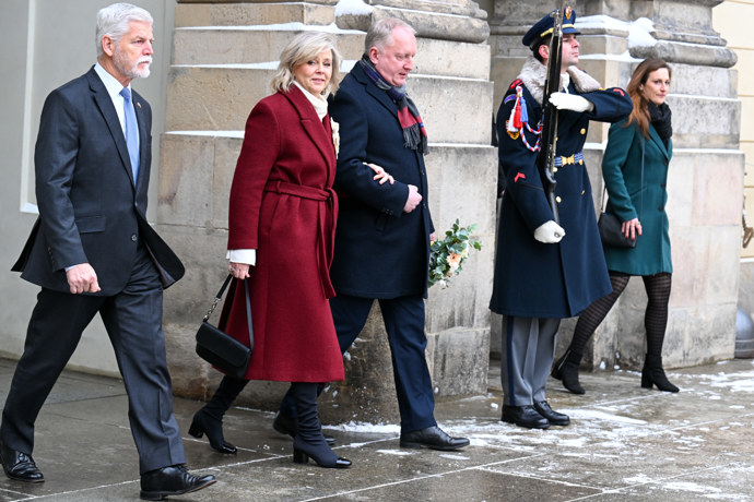 FOTO: Petr Pavel a Eva Pavlová na Hradě přijali návštěvu. – stránka 22