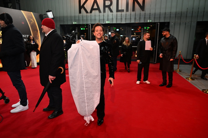 FOTO: Milan Peroutka dorazil v dobrém rozmaru. – stránka 50