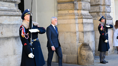 FOTO: Petr Pavel a Eva Pavlová přivítali na Hradě albánského prezidenta a jeho choť.