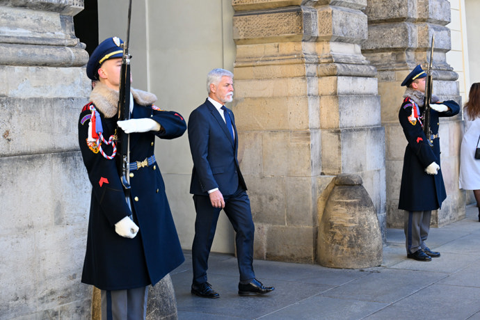 FOTO: Petr Pavel a Eva Pavlová přivítali na Hradě albánského prezidenta a jeho choť. – stránka 72