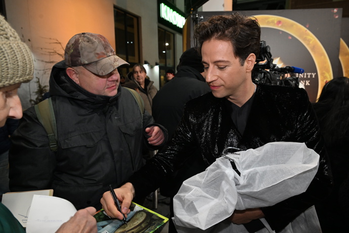 FOTO: Milan Peroutka se podepsal všem fanouškům. – stránka 49