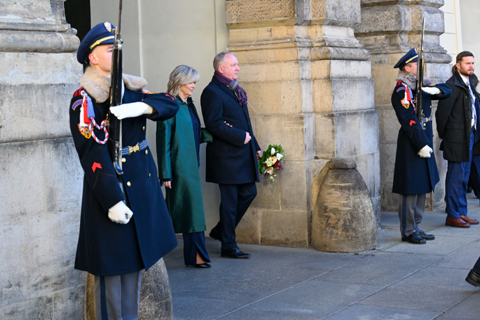 FOTO: Petr Pavel a Eva Pavlová přivítali na Hradě albánského prezidenta a jeho choť. – stránka 71