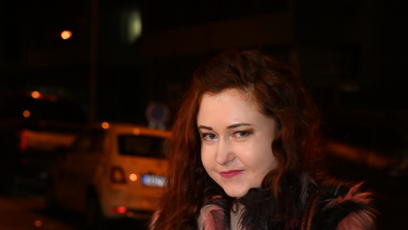 FOTO: Eva Toulová nemohla na Slavících chybět. Kde jinde by mohla předvést jeden ze svých dalších bizarních outfitů.