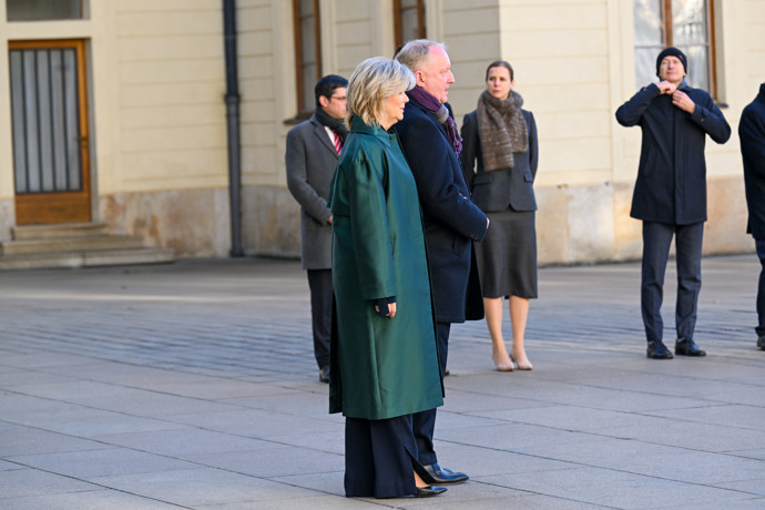 FOTO: Petr Pavel a Eva Pavlová přivítali na Hradě albánského prezidenta a jeho choť. – stránka 40