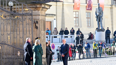 FOTO: Petr Pavel a Eva Pavlová přivítali na Hradě albánského prezidenta a jeho choť.