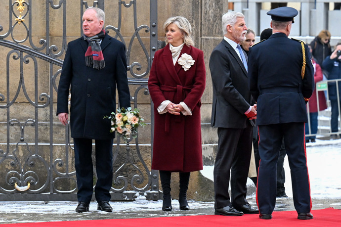 FOTO: Petr Pavel a Eva Pavlová na Hradě přijali návštěvu. – stránka 18