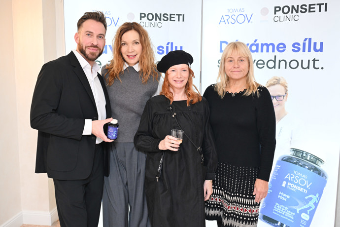 FOTO: Herečky Pavla Tomicová, Bára Štěpánková a Stanislava Jachnická. – stránka 29