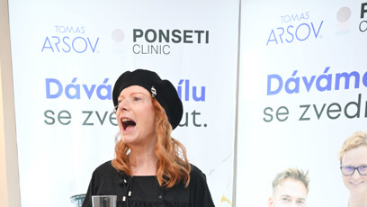 FOTO: Bára Štěpanová dorazila v dobré náladě.