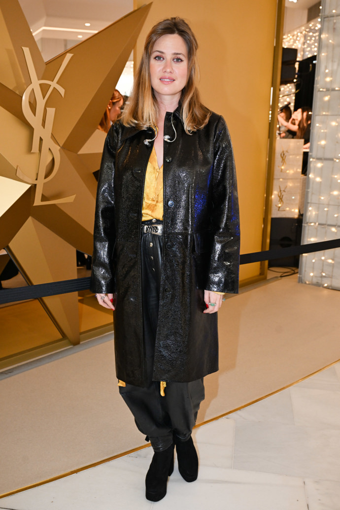 FOTO: Emma Smetana měla zajímavý outfit. – stránka 19