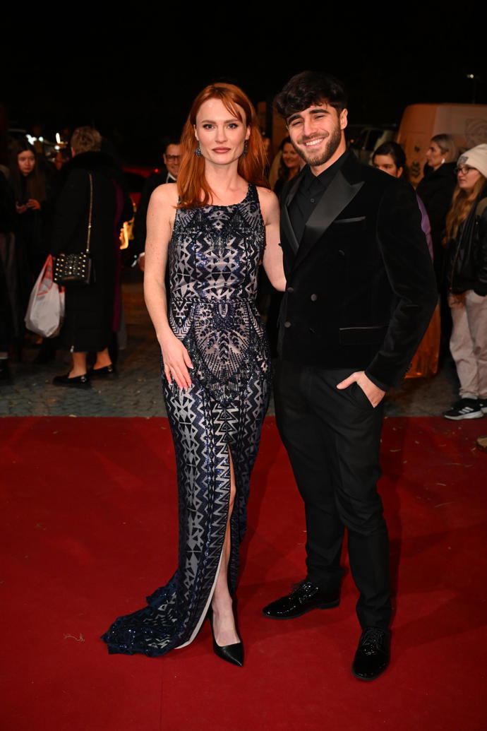 FOTO: Lu Jambour s Mary z Bacheloru. – stránka 944